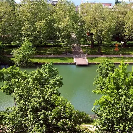 Ibis Styles Centre Gare מלון 3*